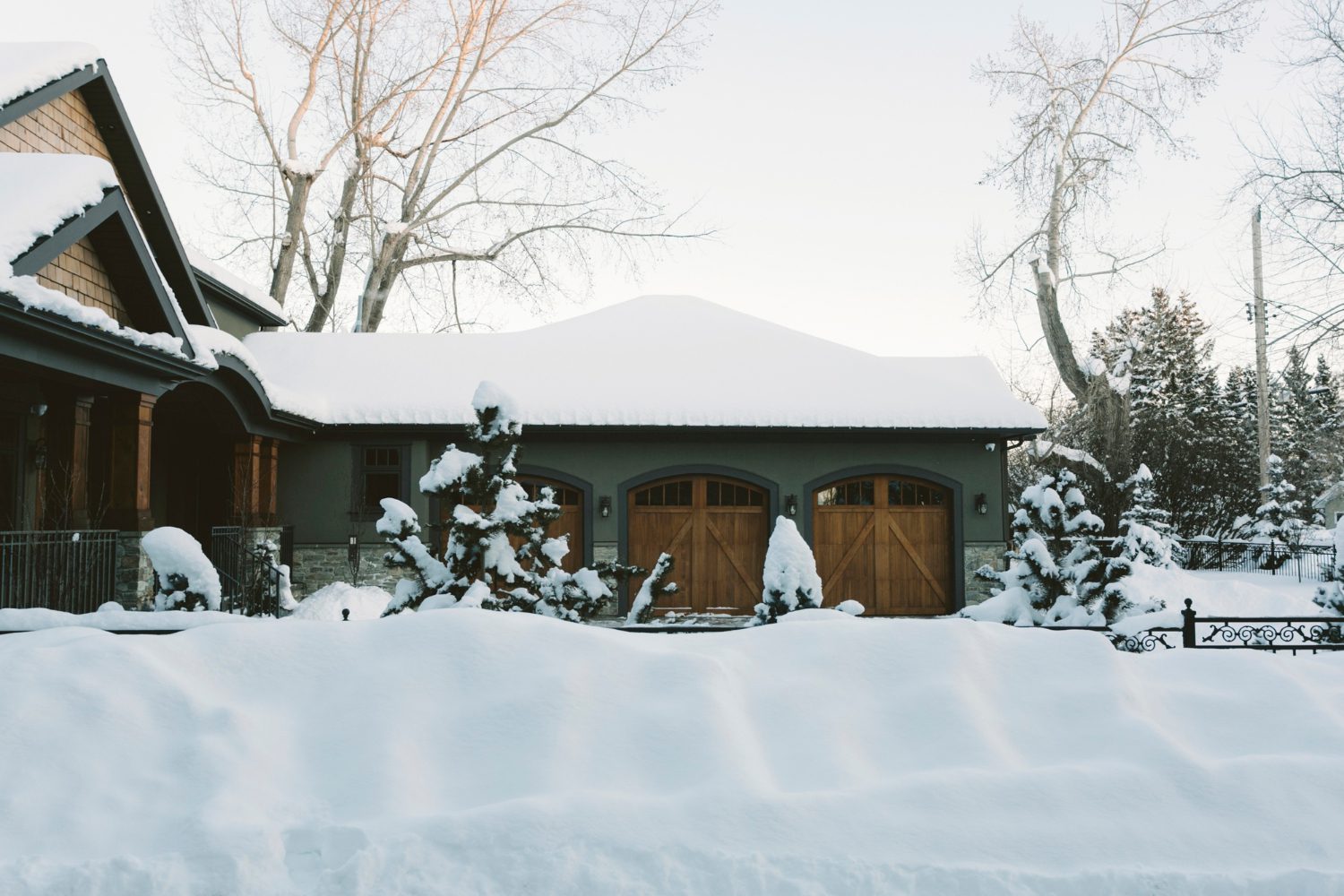 snowy-country-house-winter